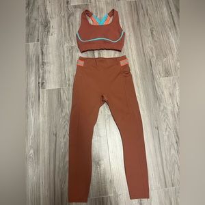 Fabletics set- Freya SculptKnit Sports Bra & Motion365® High-Waisted 7/8 Legging